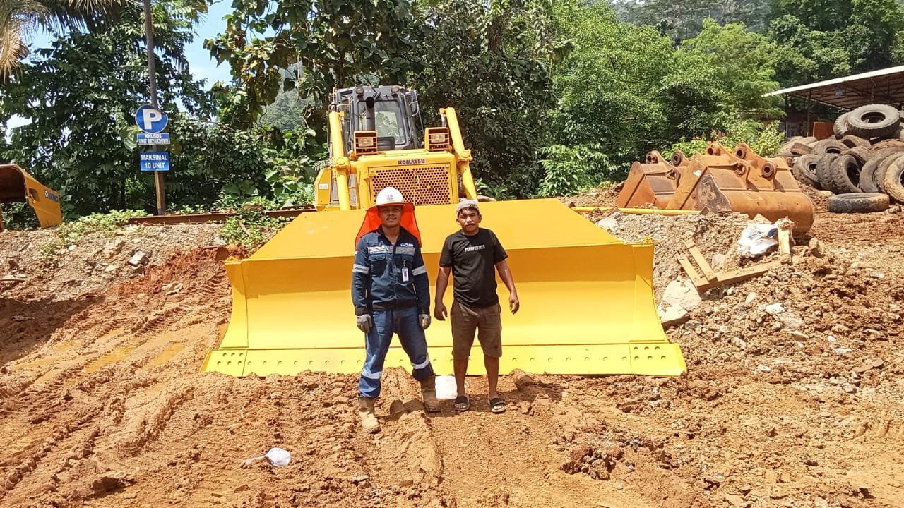 Alat Berat Dozer di Site Tambang Nikel Morowali