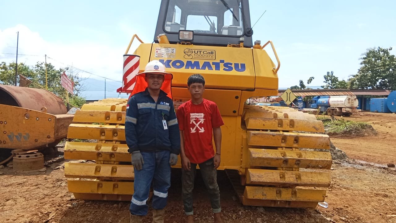 Serah Terima Alat Berat di Site Laroenai Morowali
