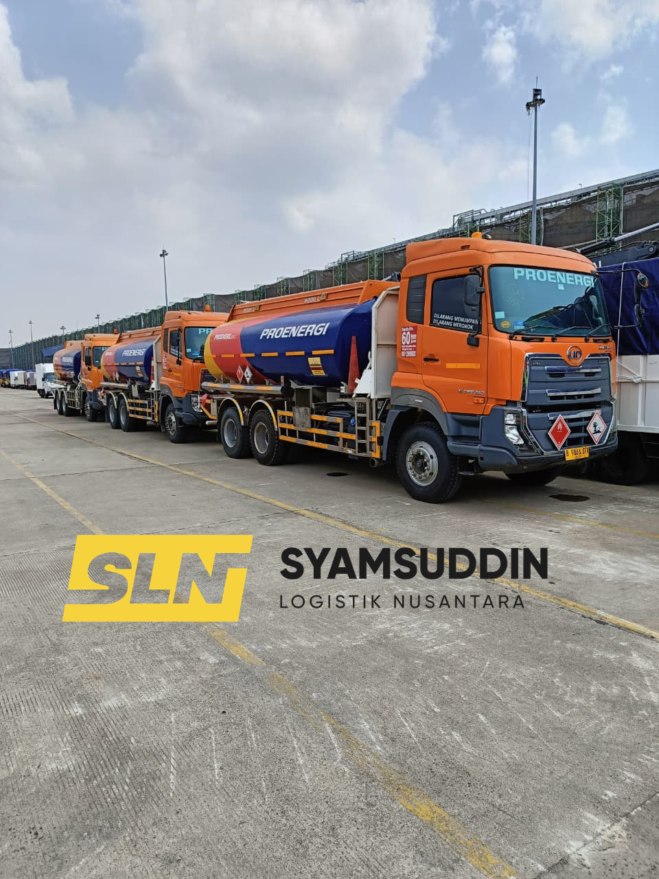 Staging unit truk di Pelabuhan Tanjung Priok Jakarta
