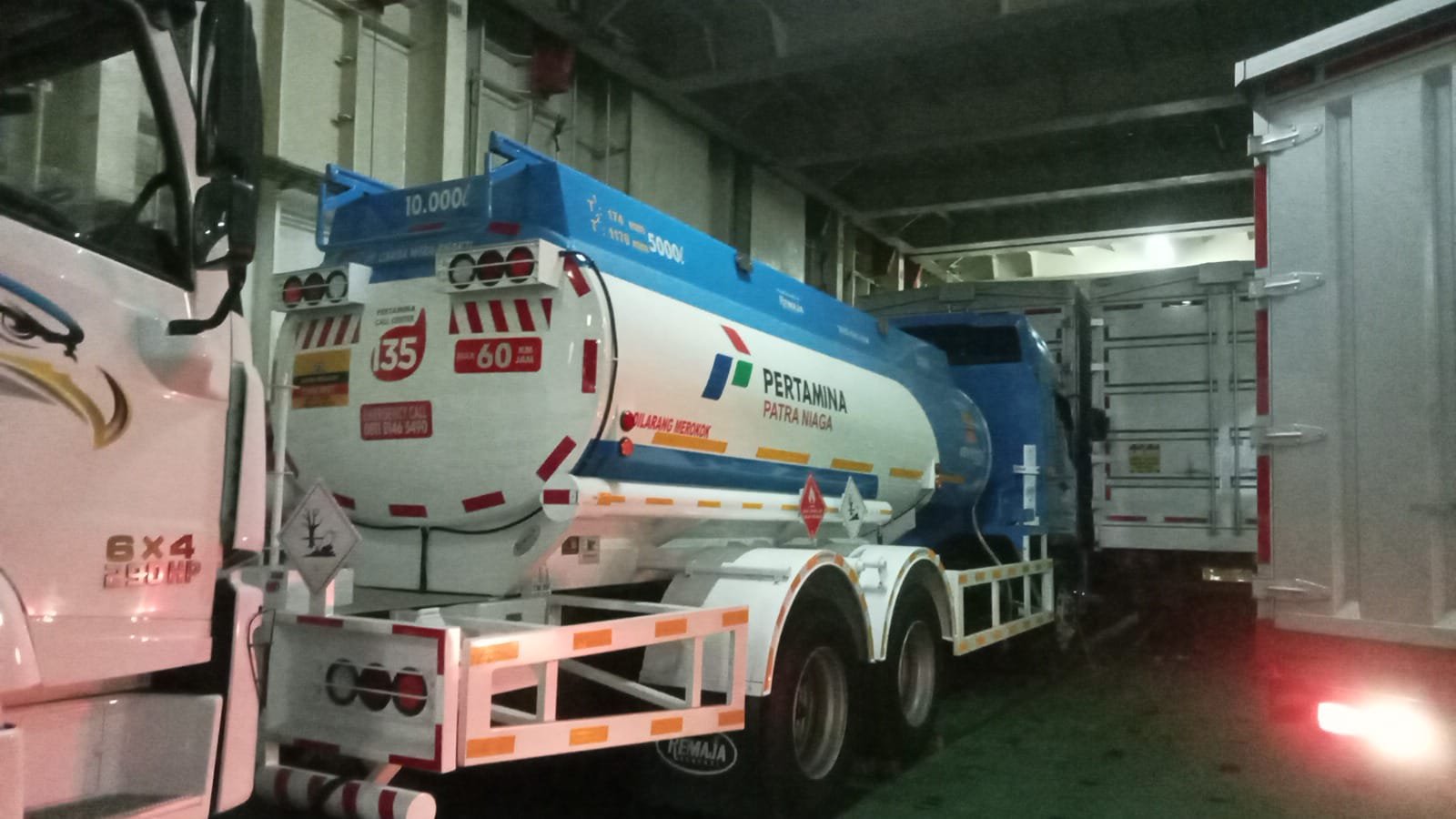 Hino tangki di atas kapal