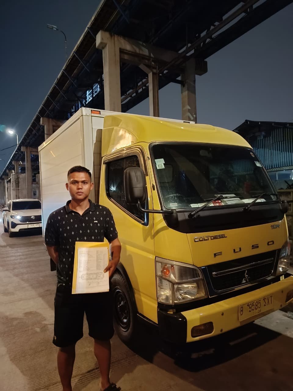 Serah terima unit truk sedang 4 roda